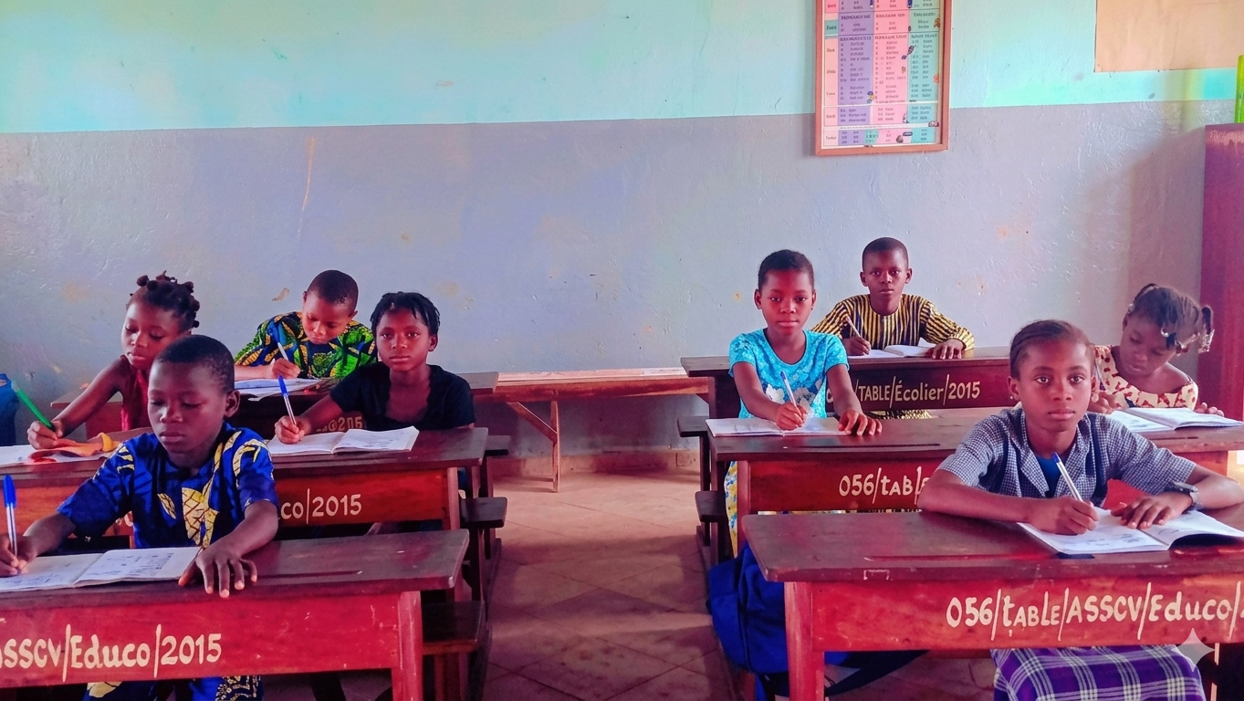 Remise de kit scolaire aux enfants de l'ONG Assovie à Porto-Novo dans le compte de la rentrée académique 2024/2025